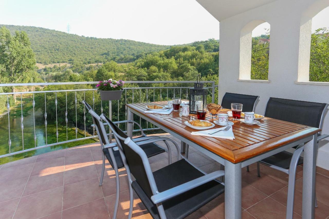 Waterfall House Getaway Vila *